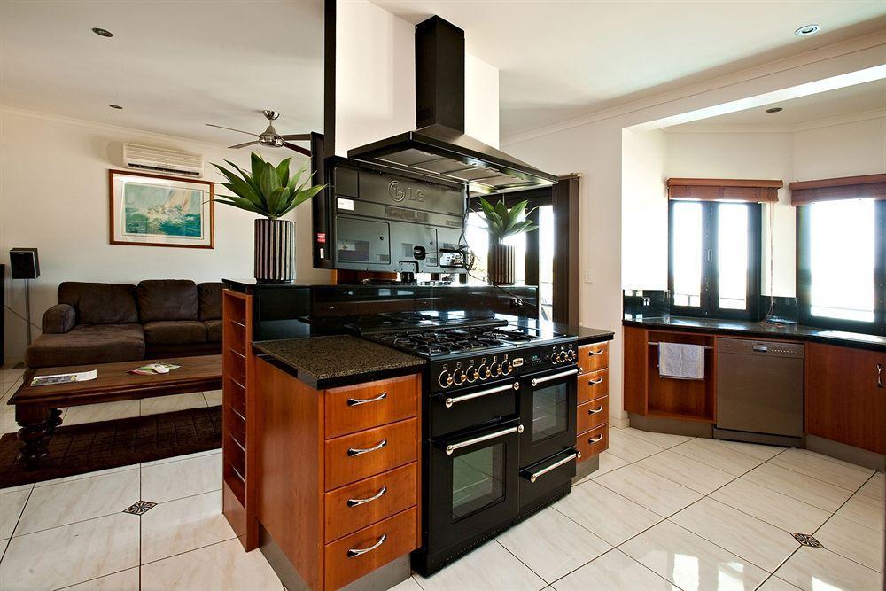 Aparthotel At Waterfront Whitsunday Retreat - Adults Only Airlie Beach Zewnętrze zdjęcie