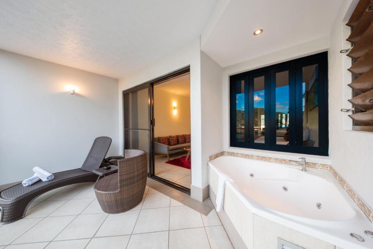 Aparthotel At Waterfront Whitsunday Retreat - Adults Only Airlie Beach Zewnętrze zdjęcie