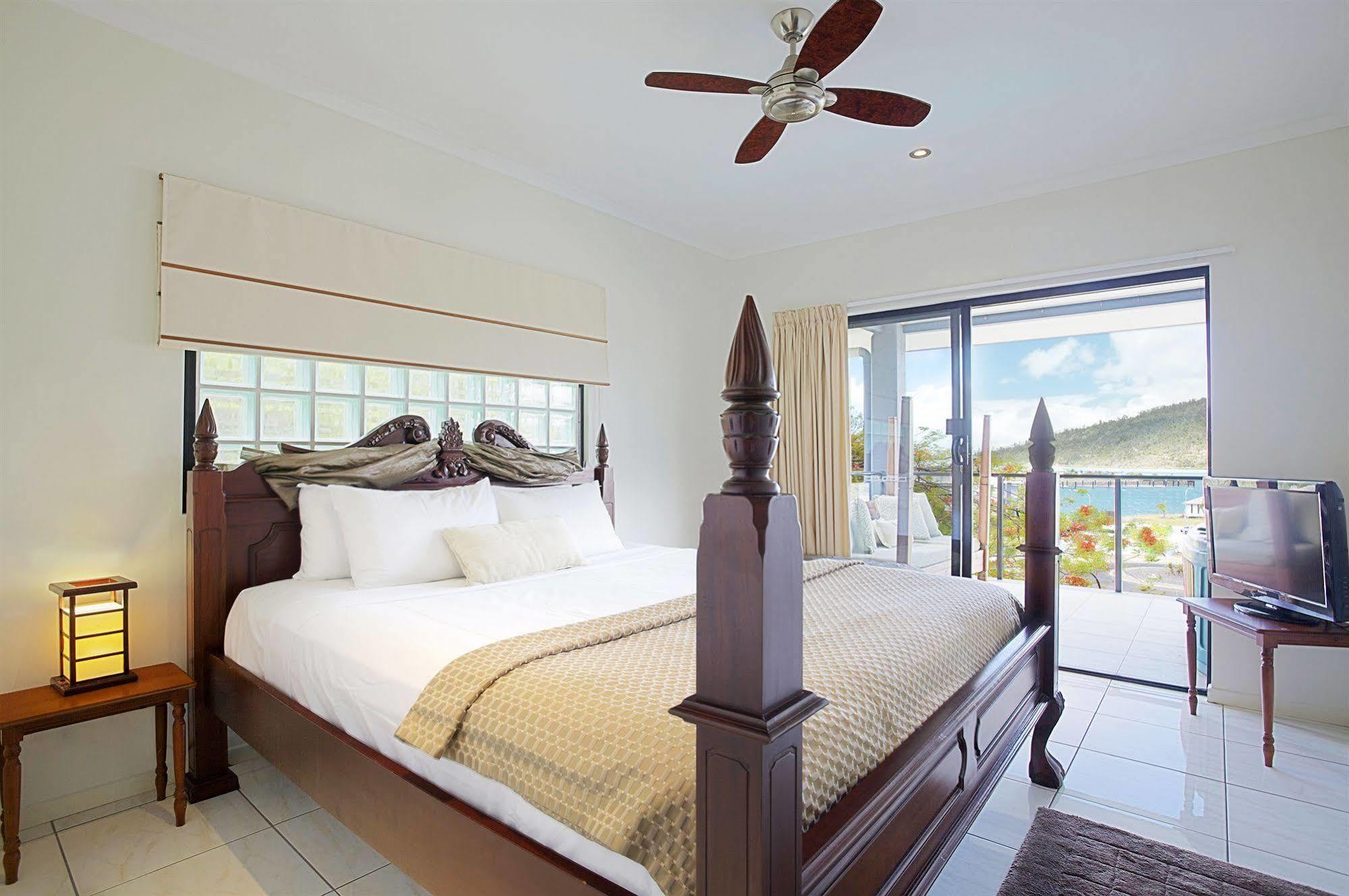 Aparthotel At Waterfront Whitsunday Retreat - Adults Only Airlie Beach Zewnętrze zdjęcie