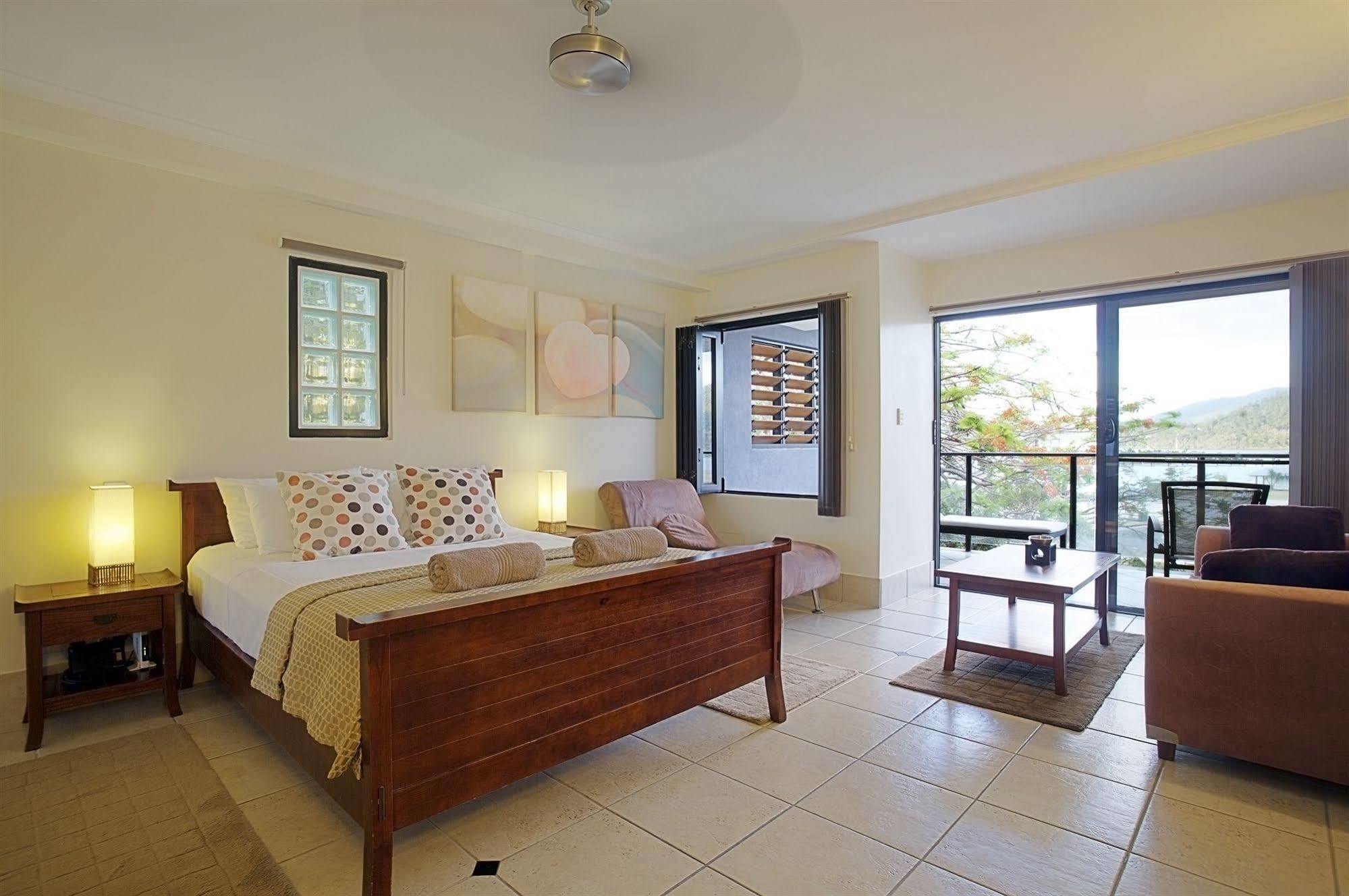 Aparthotel At Waterfront Whitsunday Retreat - Adults Only Airlie Beach Zewnętrze zdjęcie